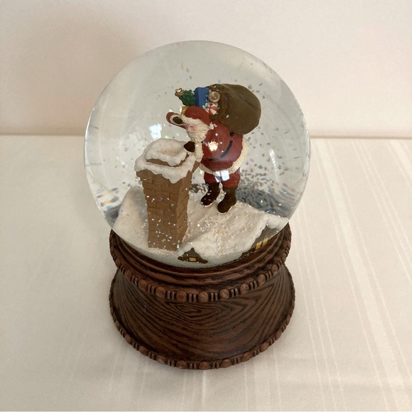 Santa Musical Snow Globe Plays “Up on The Roof Top” - Picture 3 of 6